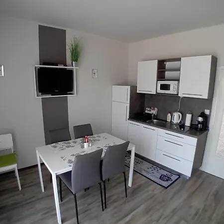 Gyarmati דירה שיופוק