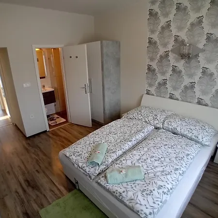 Gyarmati * שיופוק