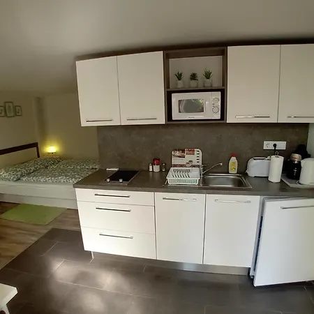 Gyarmati * שיופוק