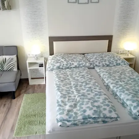 Gyarmati * שיופוק