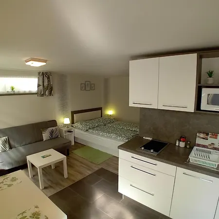 Gyarmati * שיופוק